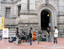 ジャズの街角ライブ演奏（神奈川県立歴史博物館前）。